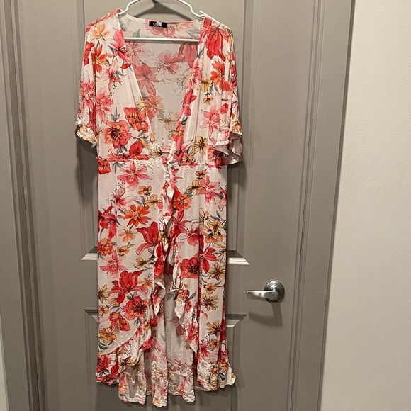 Cure Size Large Floral Ruffle Kimono/Robe Top - Picture 1 of 9